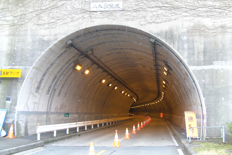トンネル帯鋼板補強