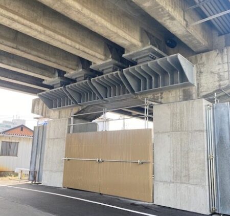 錦町陸橋橋梁補修等工事　水平力分担構造　Uウェッジフレーム