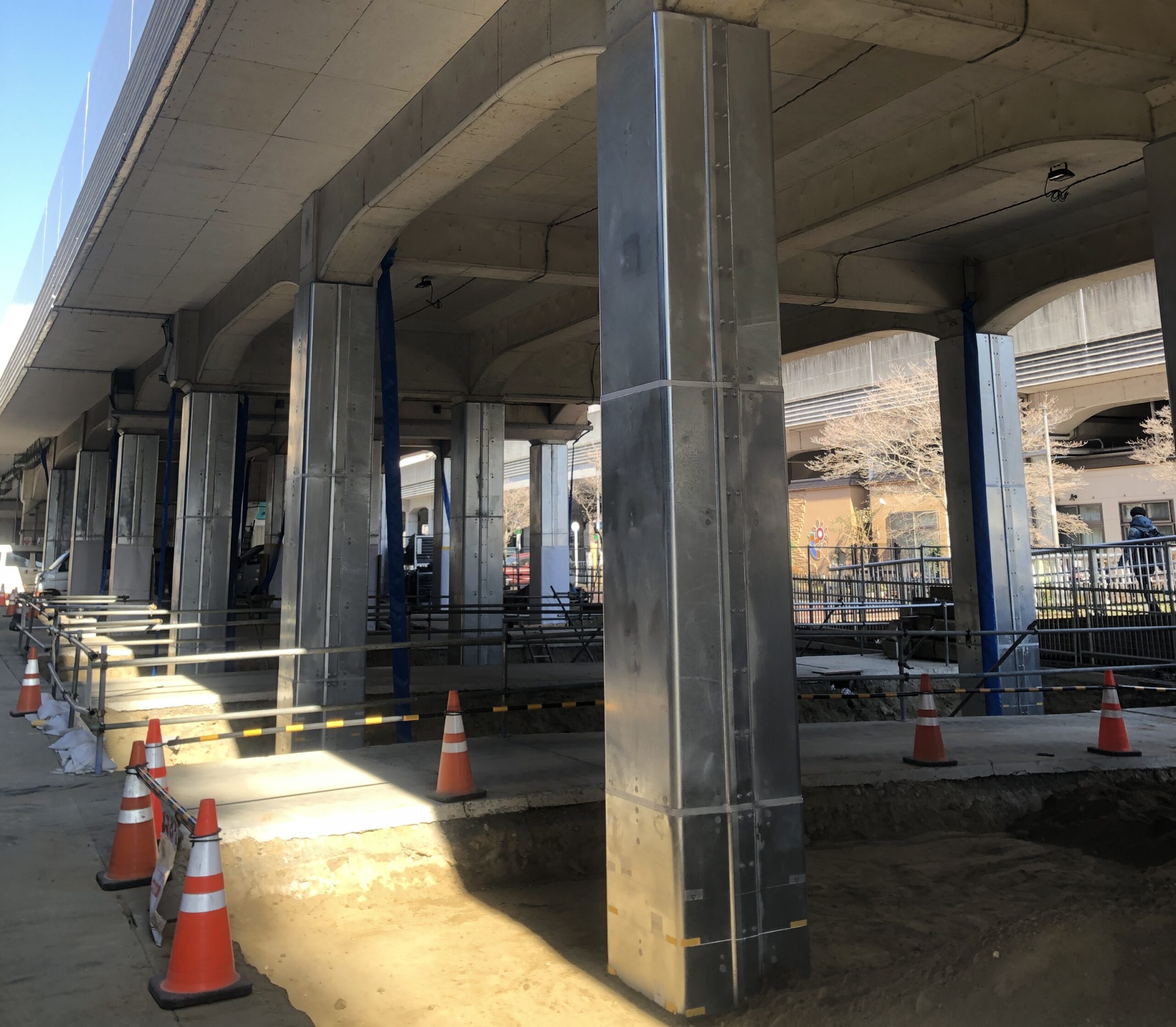 令和7年度高架橋RC柱補強工事（センター北南間）